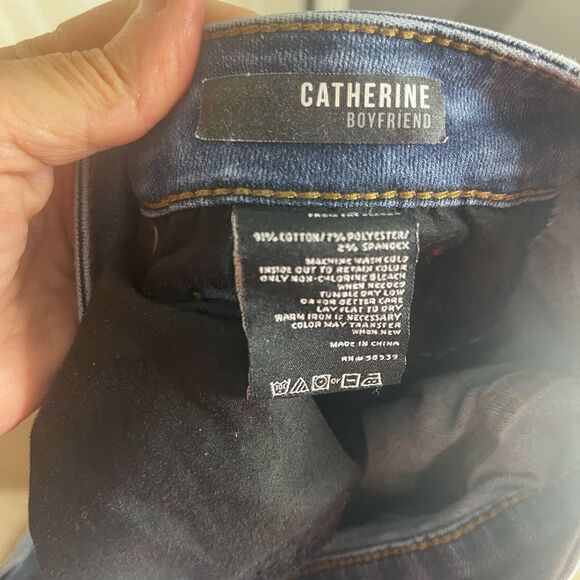 Kut from the Kloth Catherine boyfriend denim‎ jeans, size 8 - Picture 9 of 16